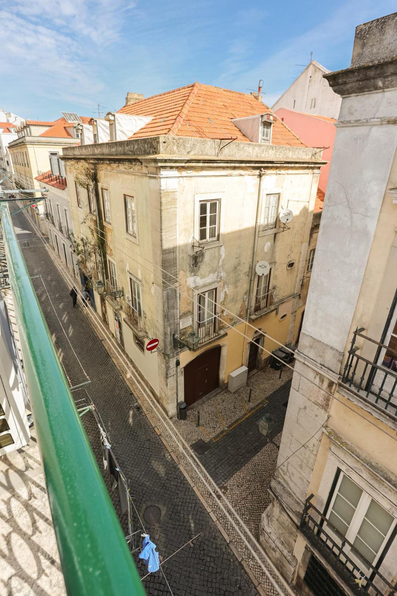 Lejlighed Center In Lively Bairro Alto!